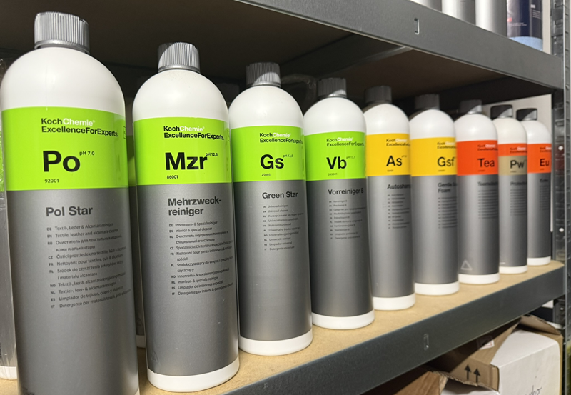 Ukázka produktů Koch Chemie ve skladu